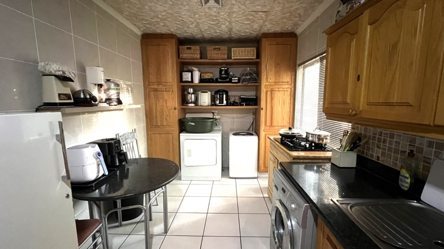 5 Bedroom Property for Sale in Fichardt Park Free State